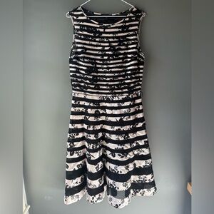 Sandra Darren Lattice Sheer Accent Dress Black Sz 12, scoop neck, A line, floral